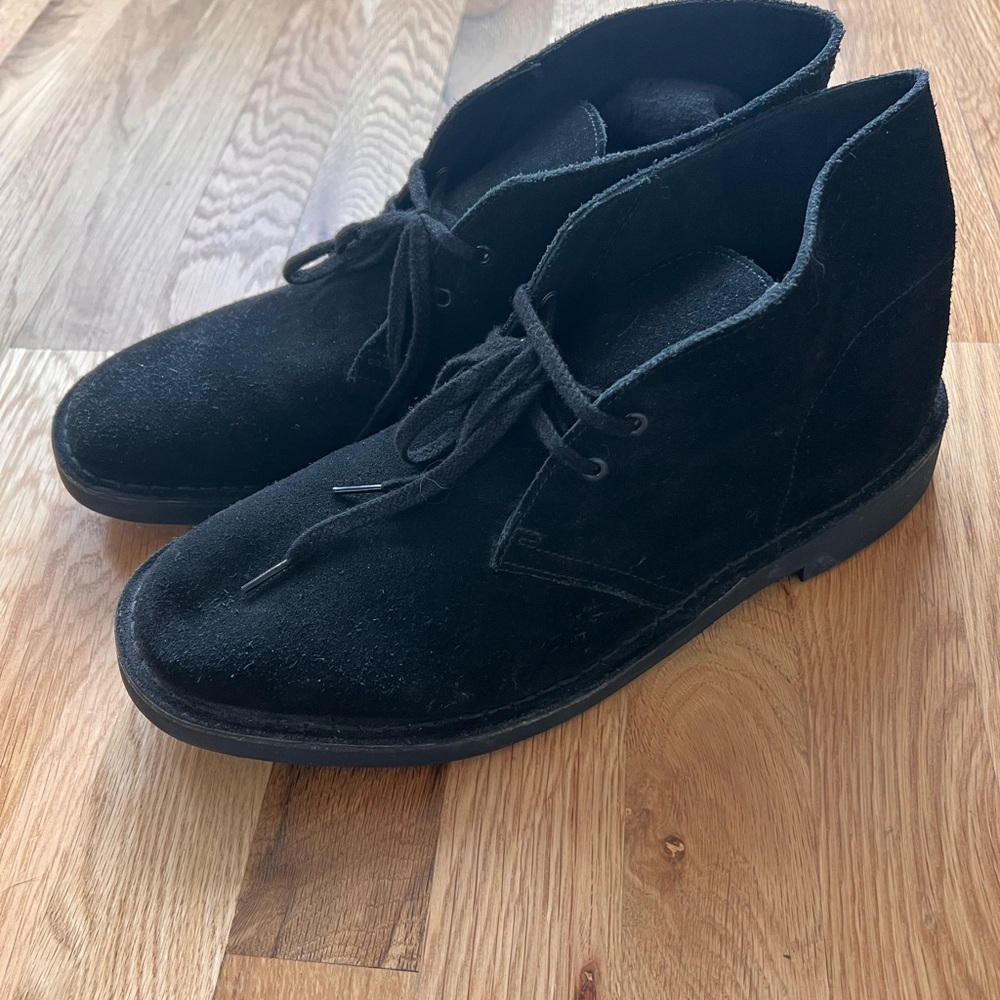 Clarks Shepton Black Suede Chukka Boots